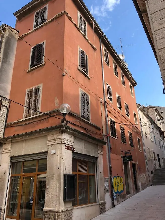 Apartment De Ville 2020 With Free Parking Pula