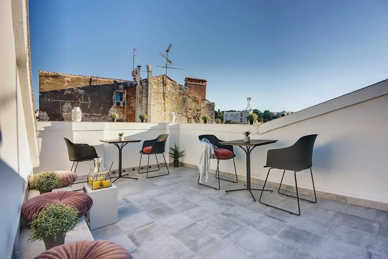 Apartment De Ville 2020 With Free Parking Pula 0*,  Croatia